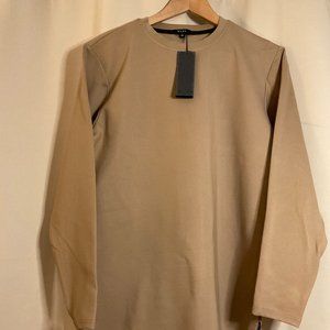 Tunic shirt with long sleeves and curved hem